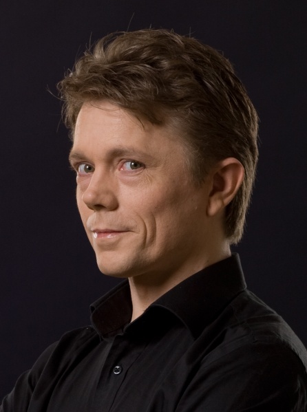 File:Tom Stone portrait.jpg